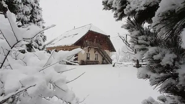 Le gîte sous la neige
