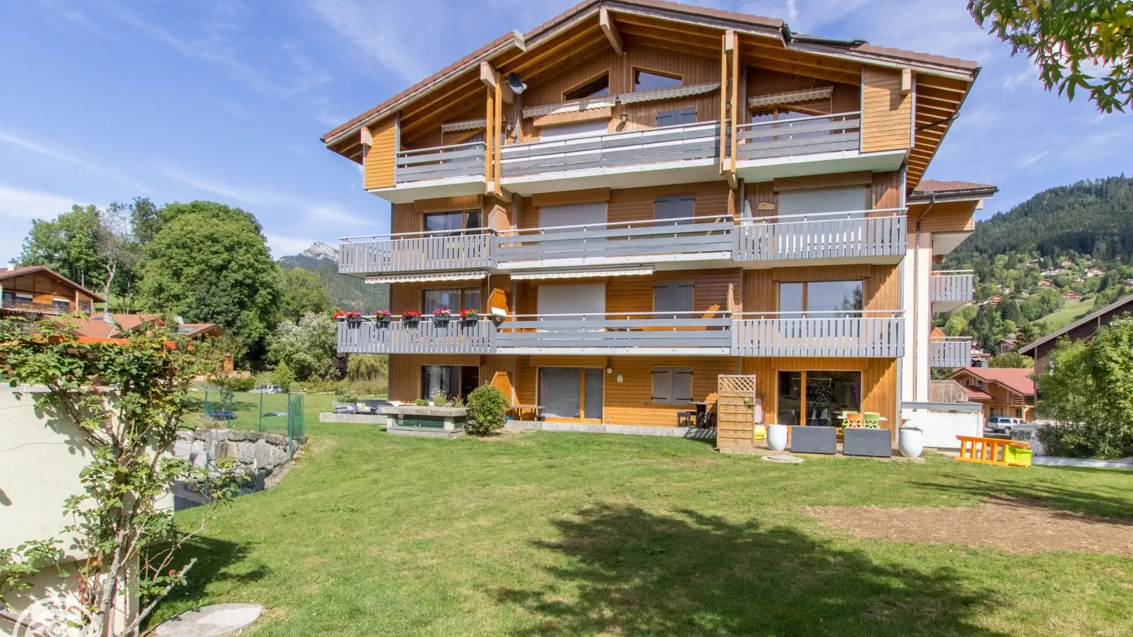 Résidence au calme à 300m de centre du village