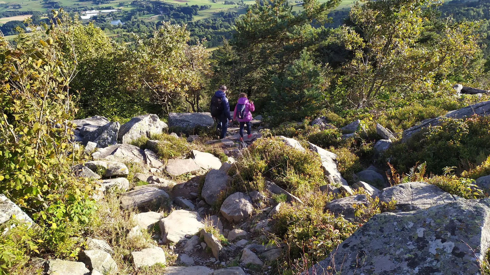 Descente du Pic du Lizieux à travers les roches