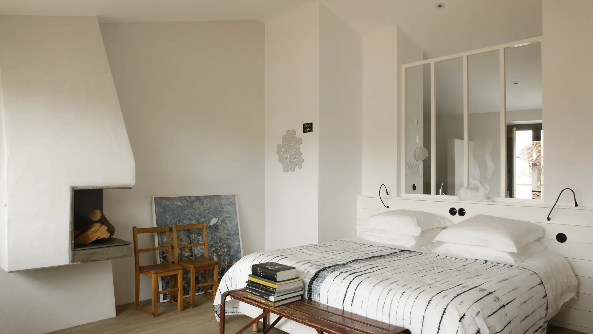 master room cheminée vue chambre de maître   villa victoire