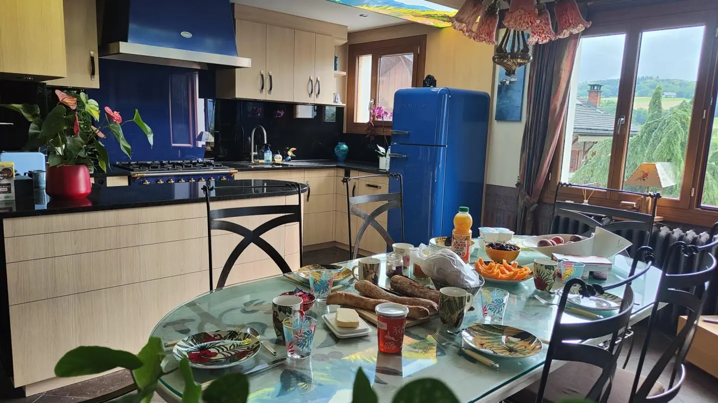 Cuisine, espace petit-déjeuner (vue sur Mafate à découvrir...)