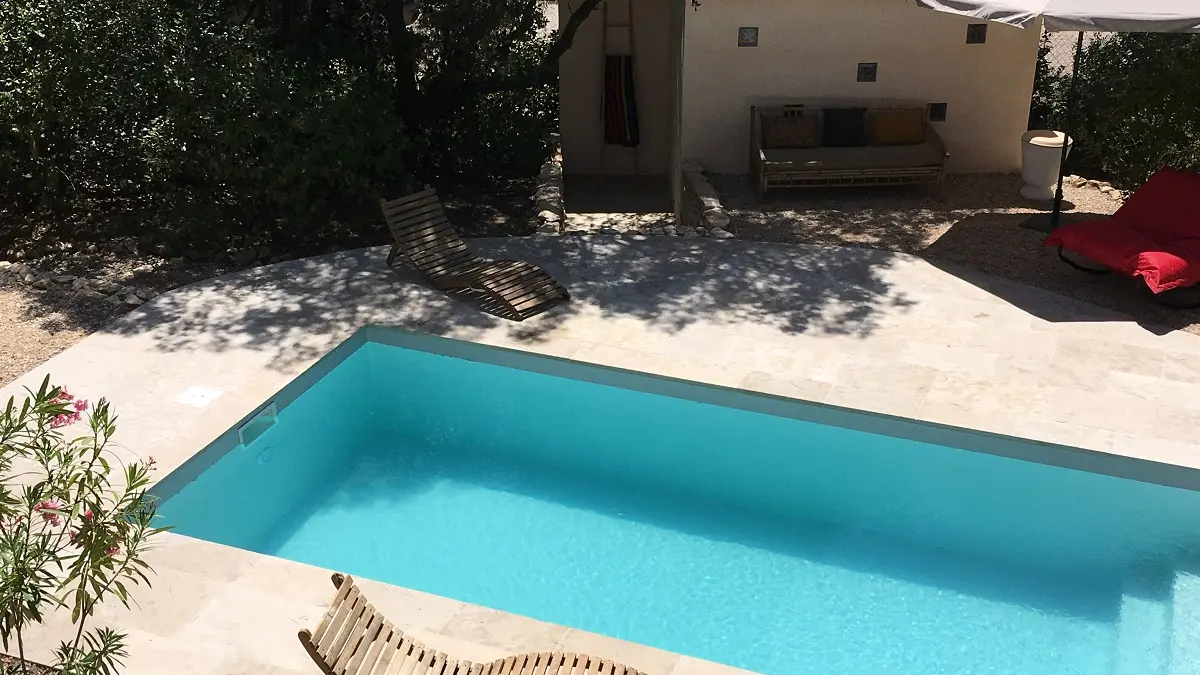 Piscine vue de la terrasse