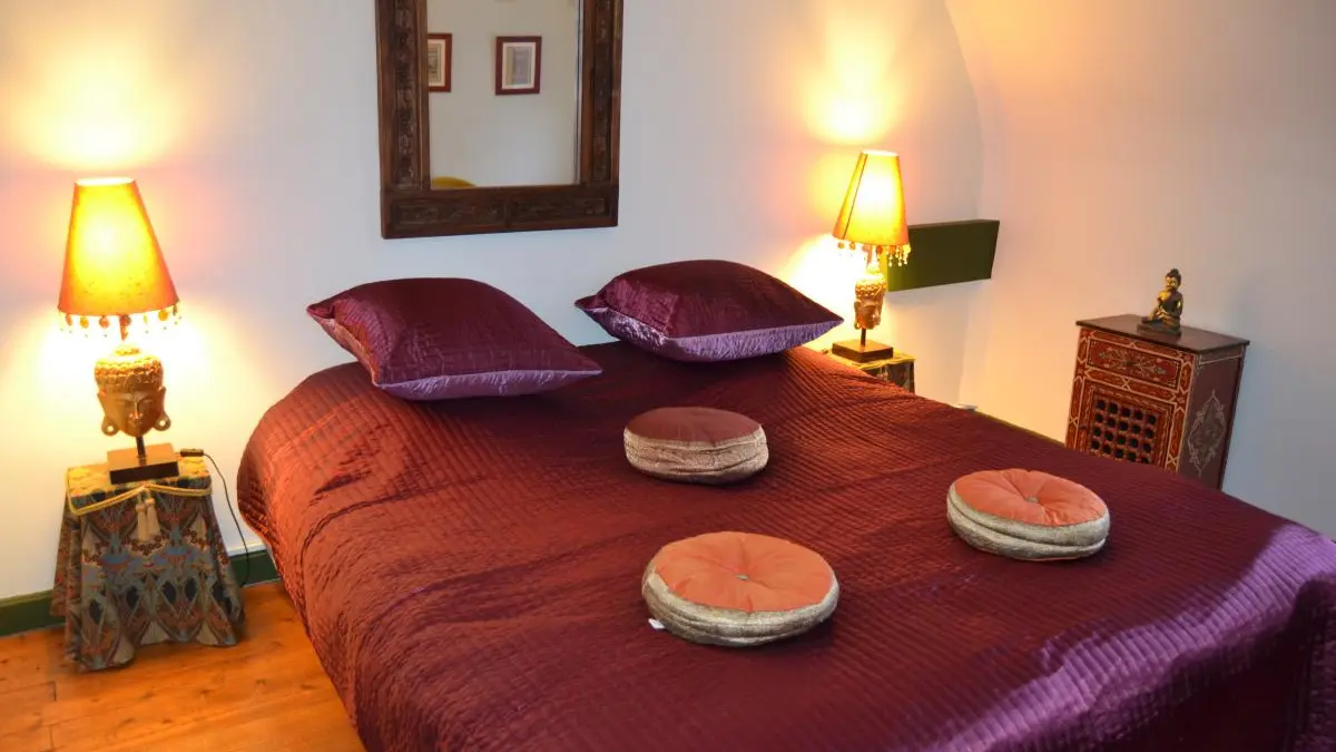 GITE DU CHATEAU DE PEUFEILHOUX VALLON EN SULLY ALLIER AUVERGNE