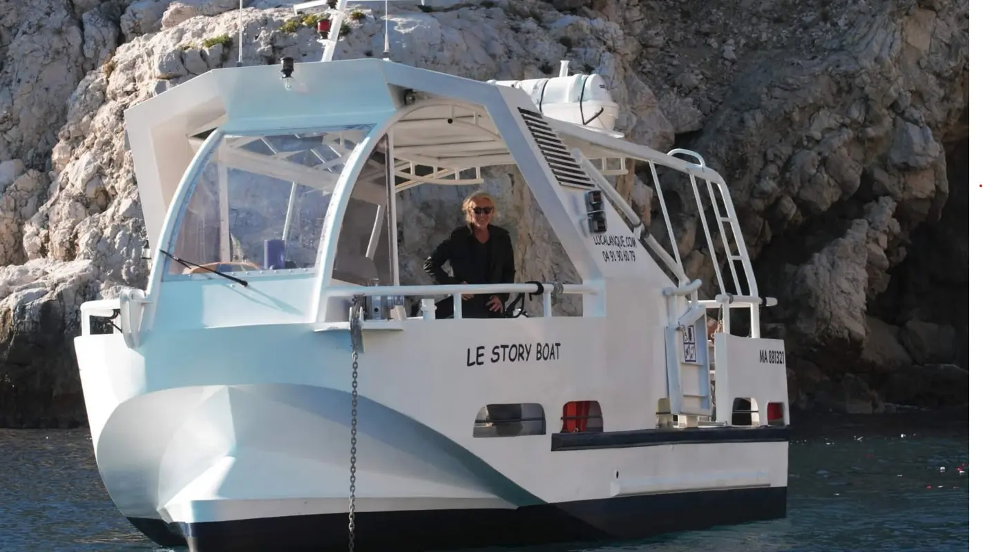 Navire de Localanque en mer