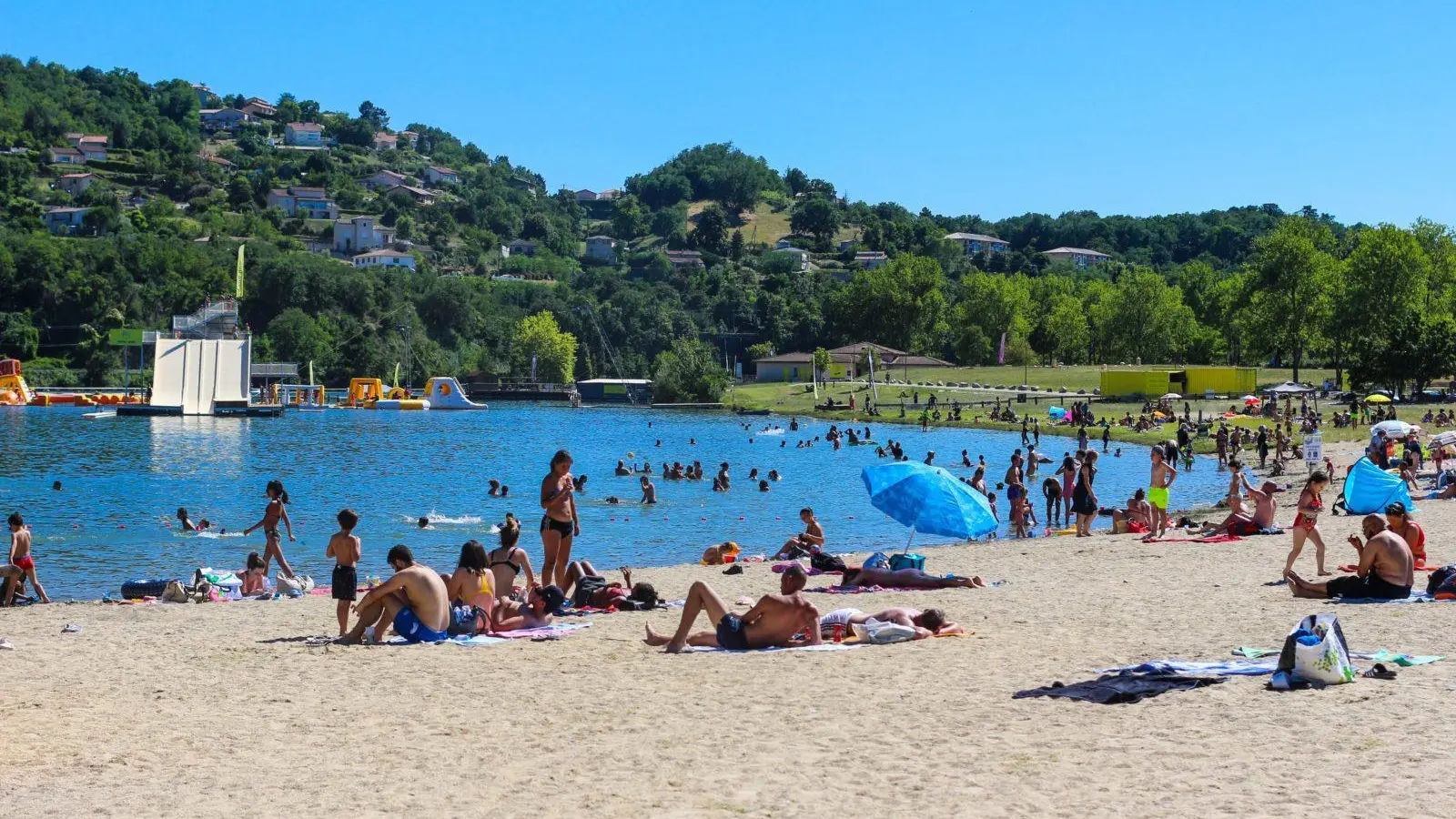 Base nautique de loisirs de Condrieu située à 15 kms de la chambre d'hôte