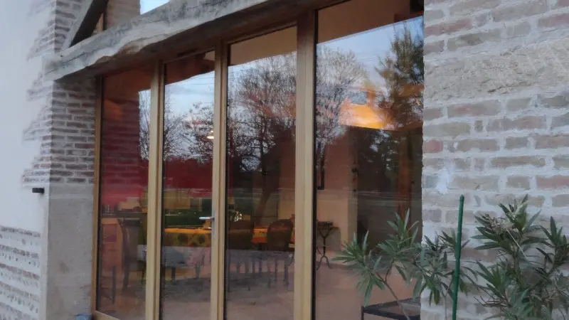 Ferme Passion Chambre Bresse - Entrée et fenêtre cuisine