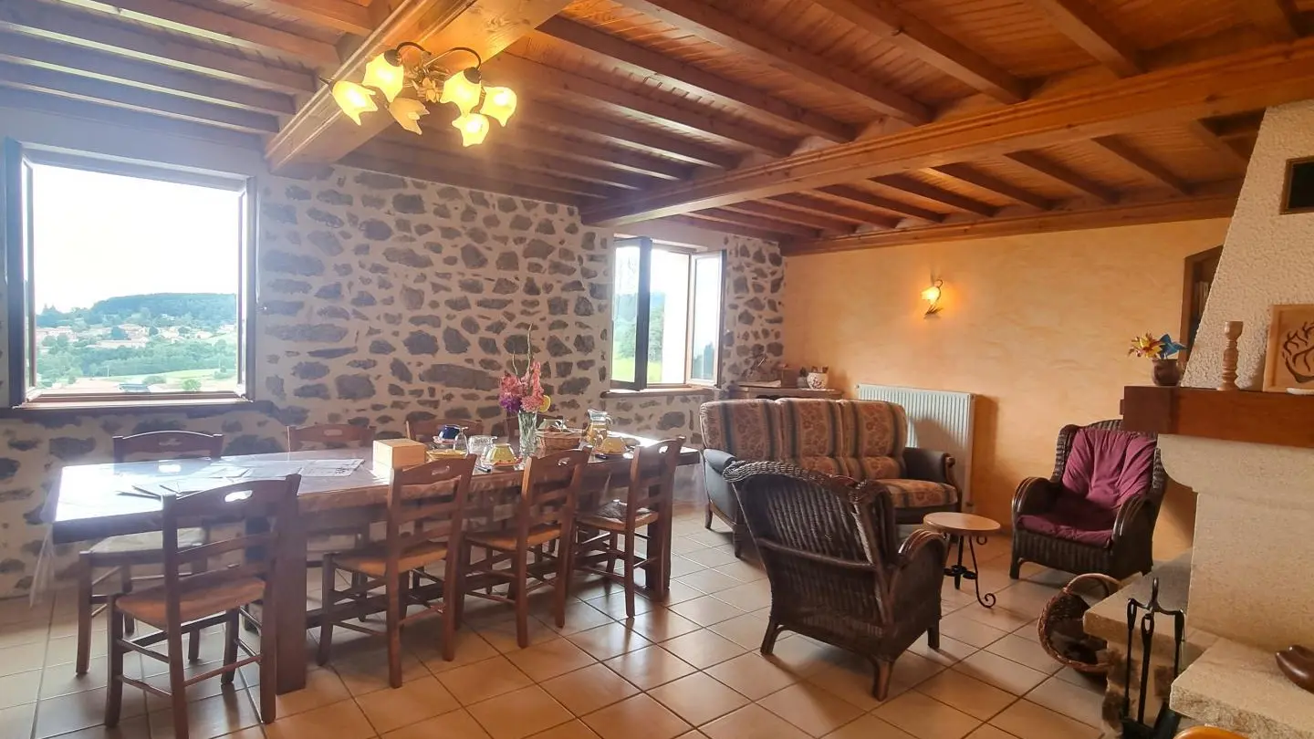 Pièce à vivre commune aux chambres d'hôtes.