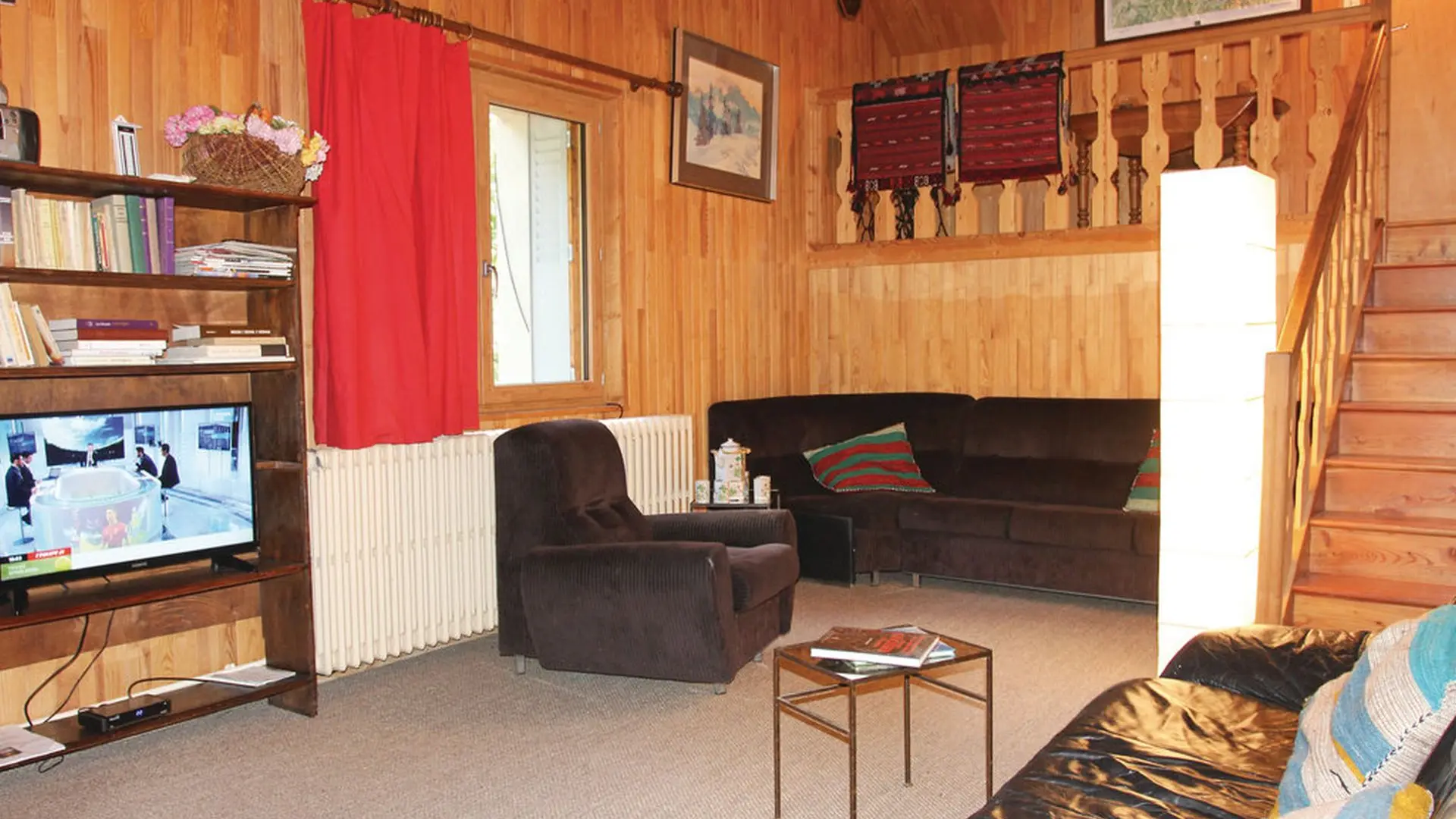 salon vu de la porte d'entrée