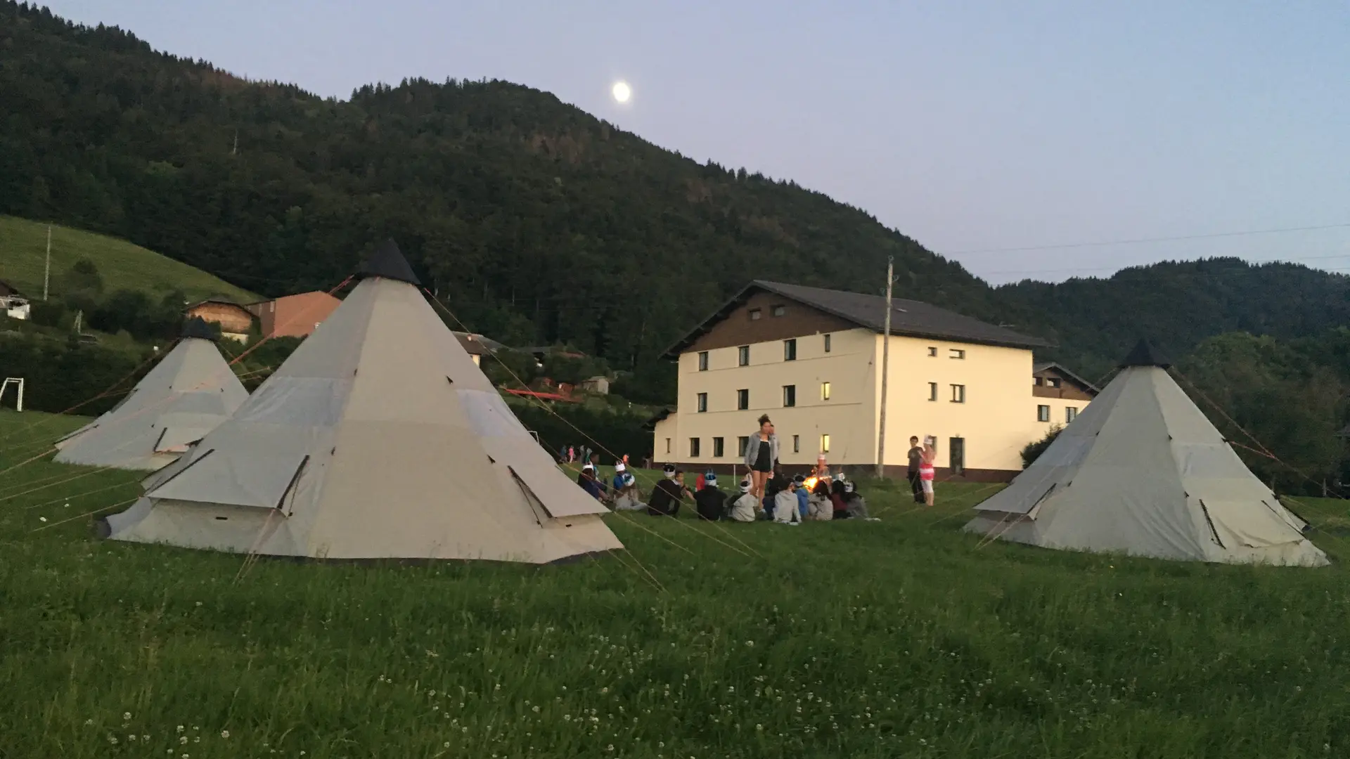 Les Gentianes Tipi