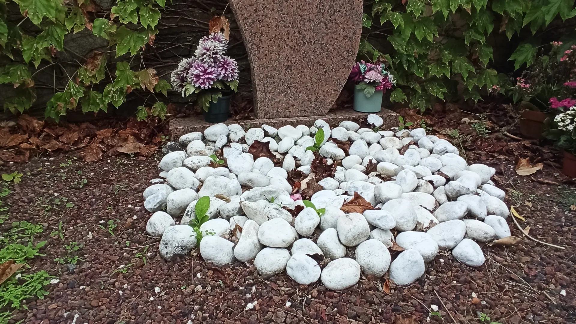 Tombe d'Aldo Killy-Zucconi et Geniève Killy-Zucconi, enterrés au cimetière de Gassin - https://gassin.eu