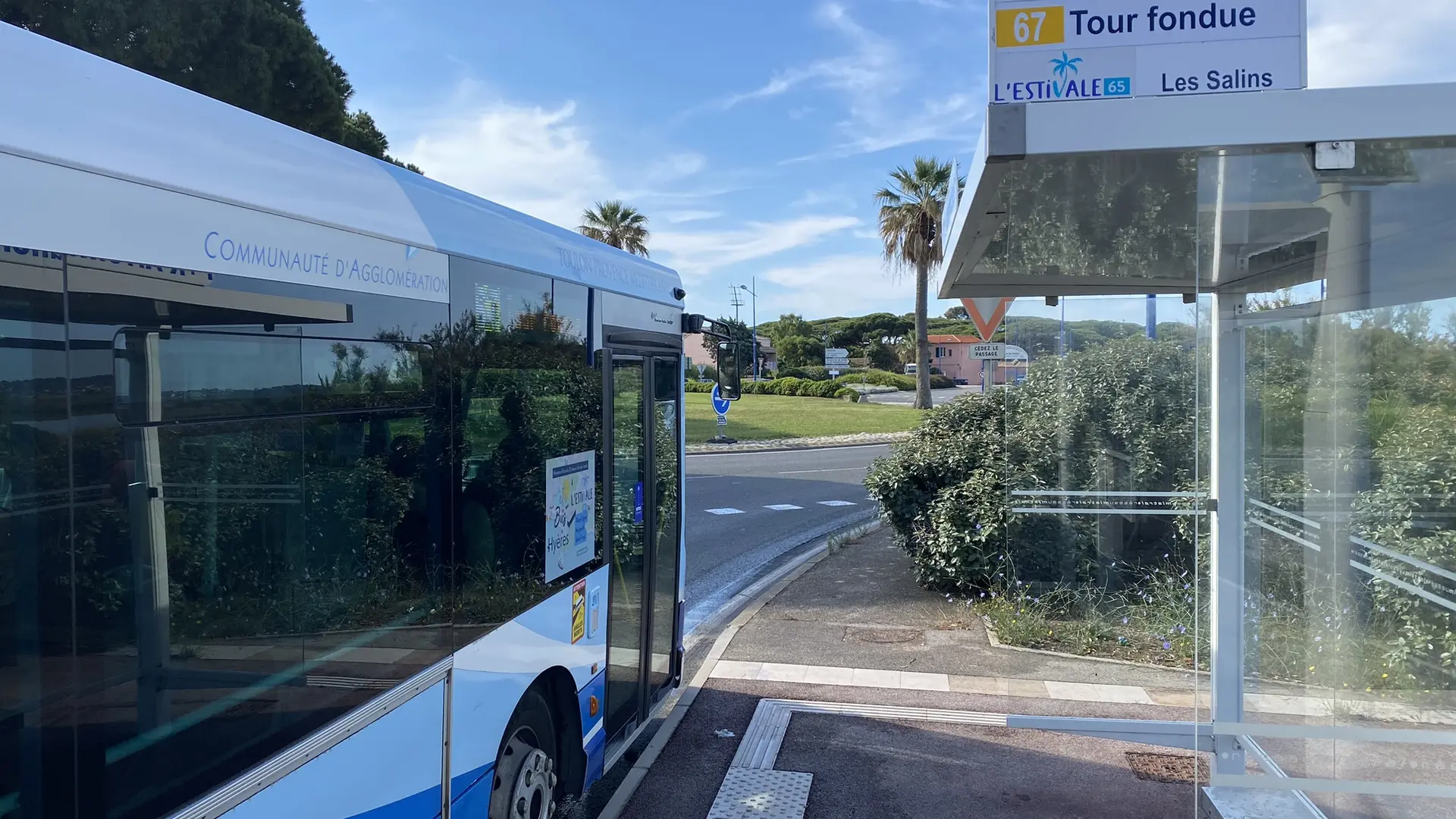 A quelques mètres de l'arrêt de bus 67 en direction de Porquerolles