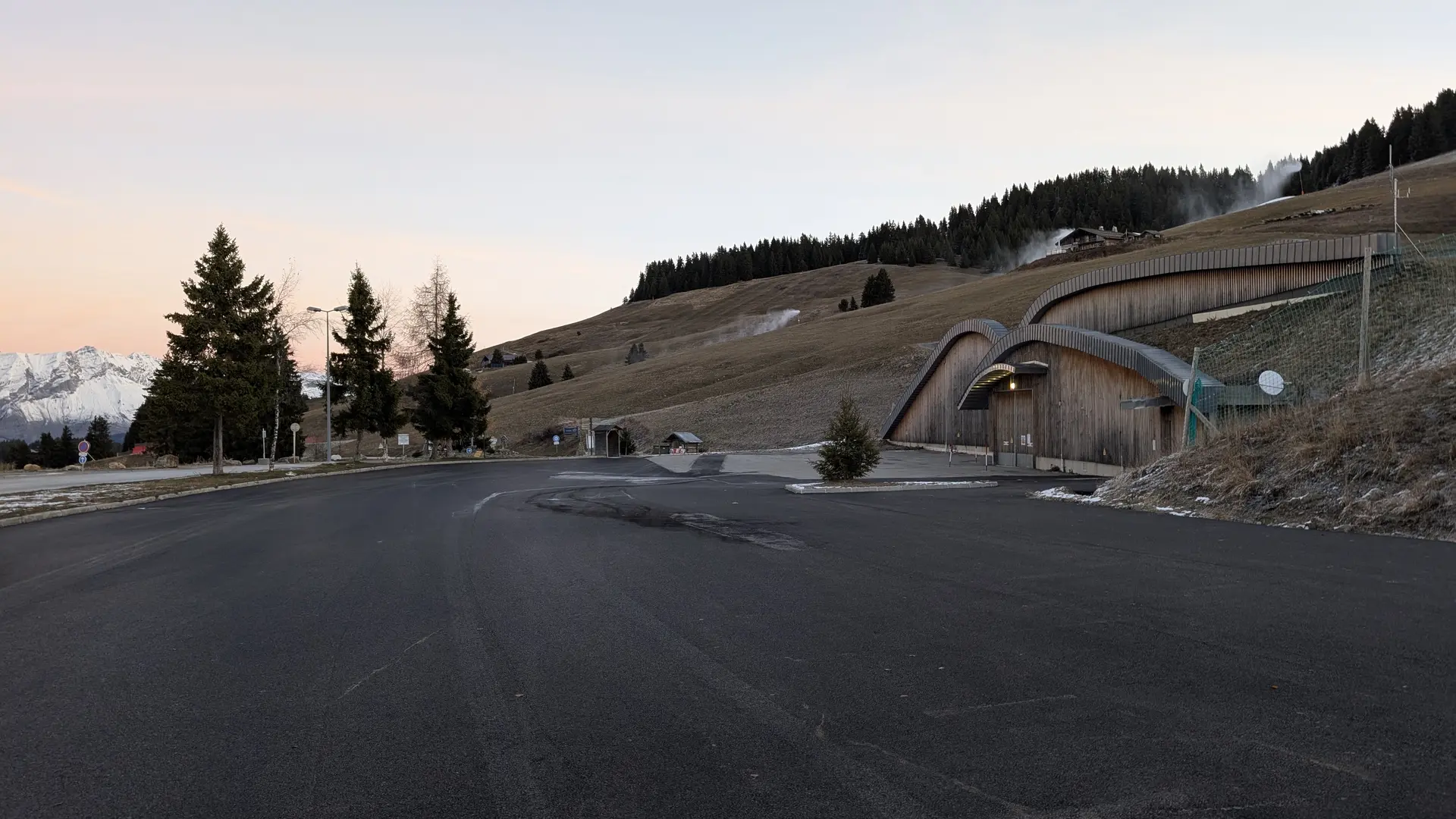 Parking longue durée col des Saisies