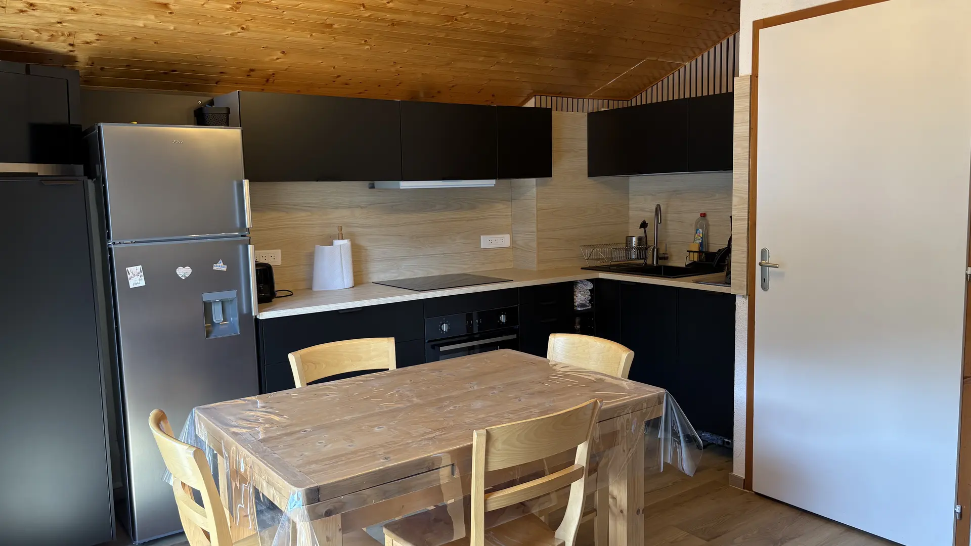 Table à manger et cuisine
