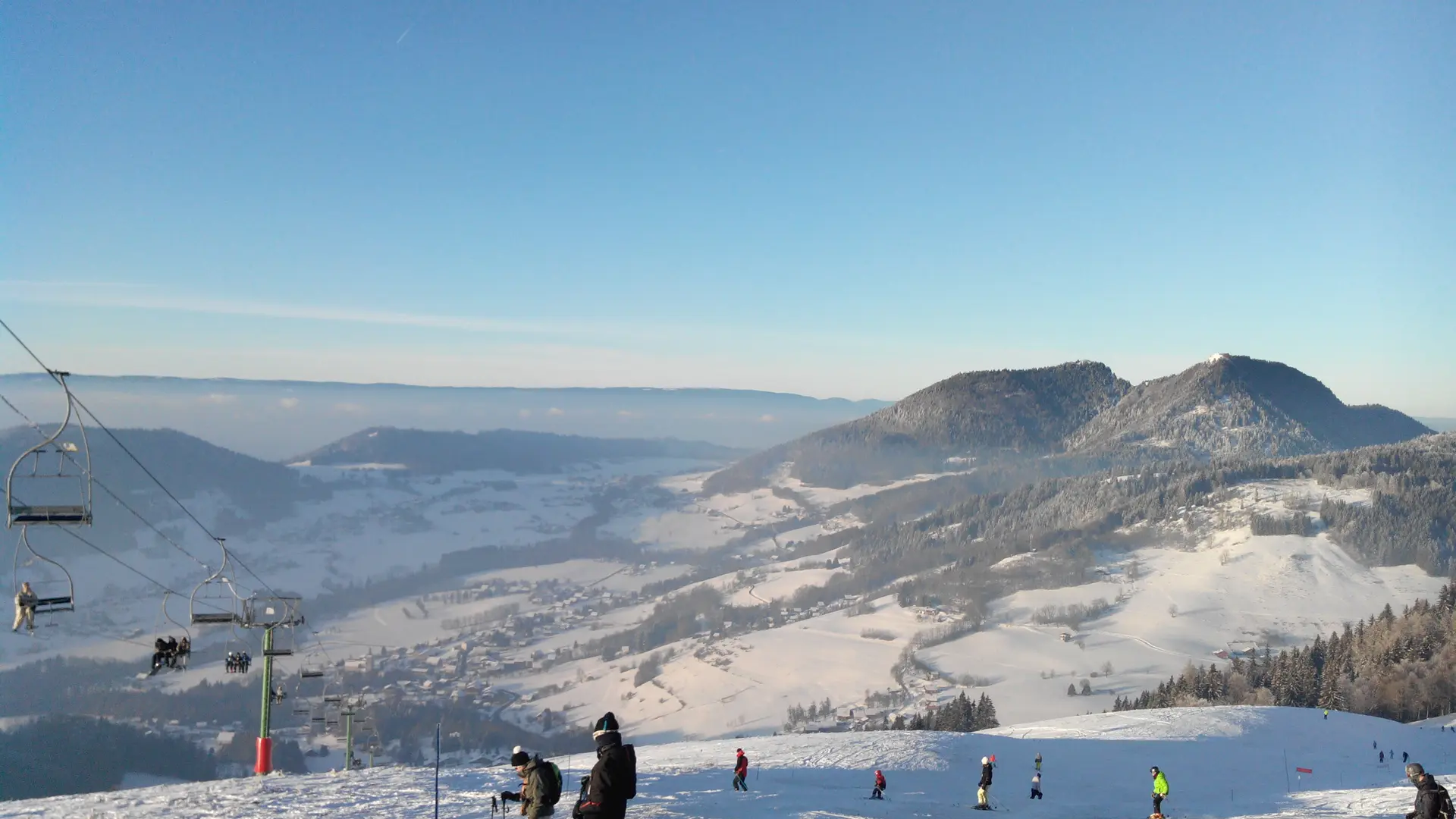 Piste bleue La Frastaz - les Habères, avec vue sur le village