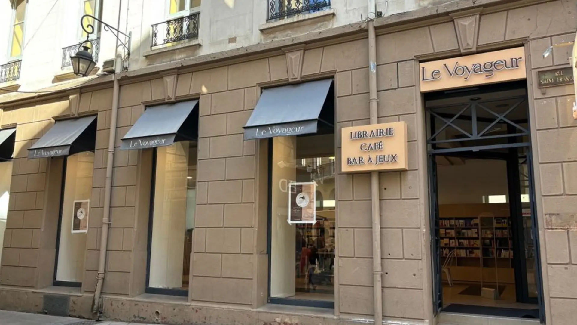Façade de l'établissement