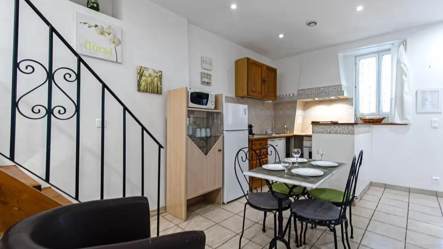 Le Du Guet-Espace repas/cuisine-La Turbie-Gîtes de France des Alpes-Maritimes