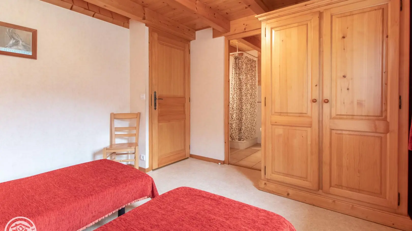 Armoire et salle d'eau privative avec wc