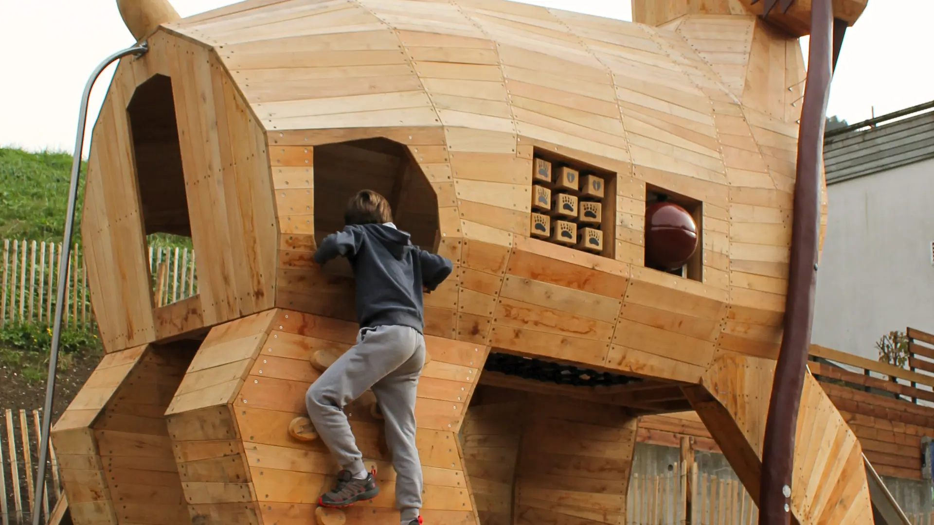 Aire de jeux Village - Le Dahu
