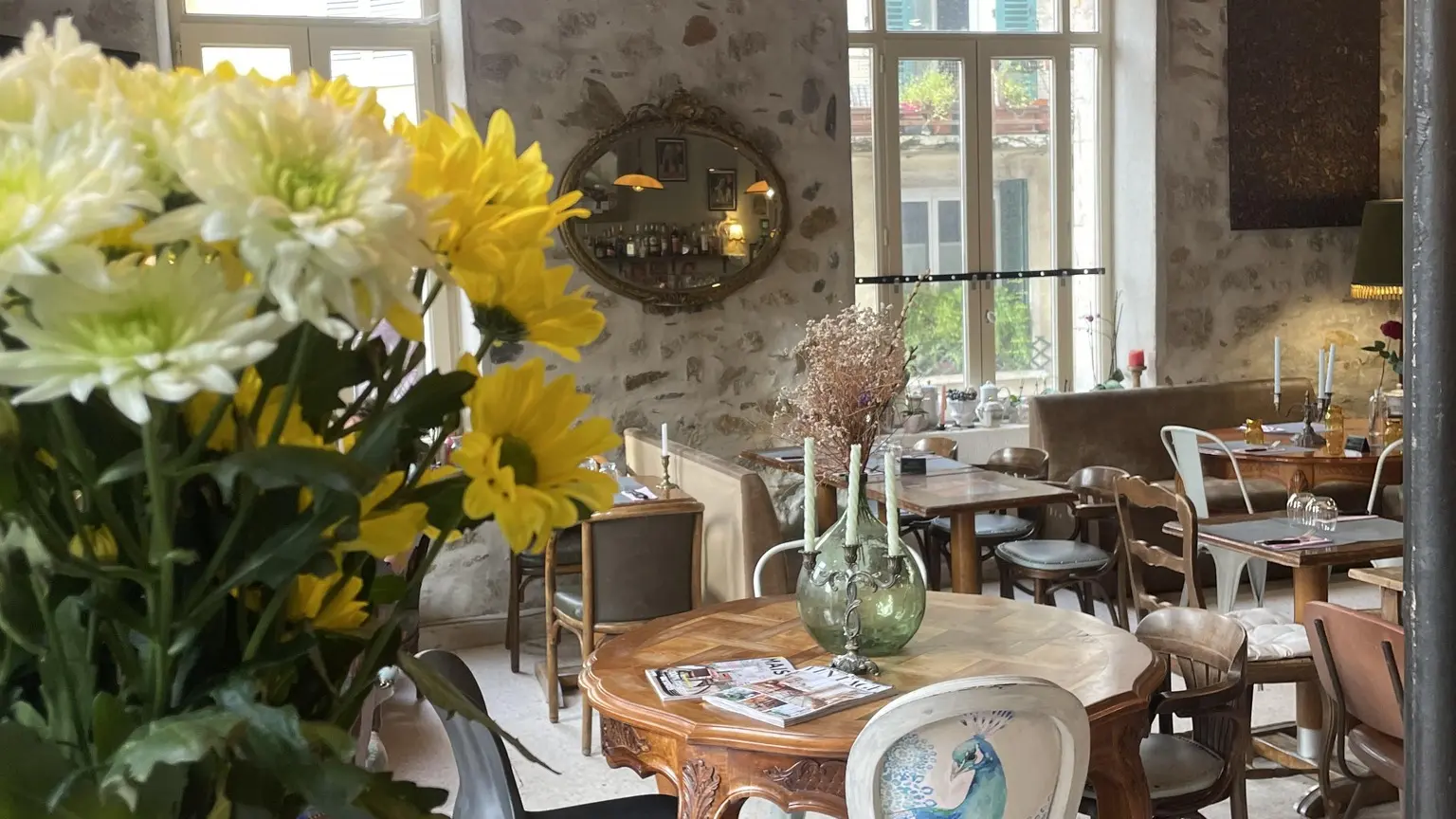 Salle du restaurant du Café du Siècle  Collobrières