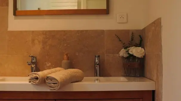 Gîte l'EnVie de Bonheur -salle de bains -Gîtes de France Alpes-Maritimes
