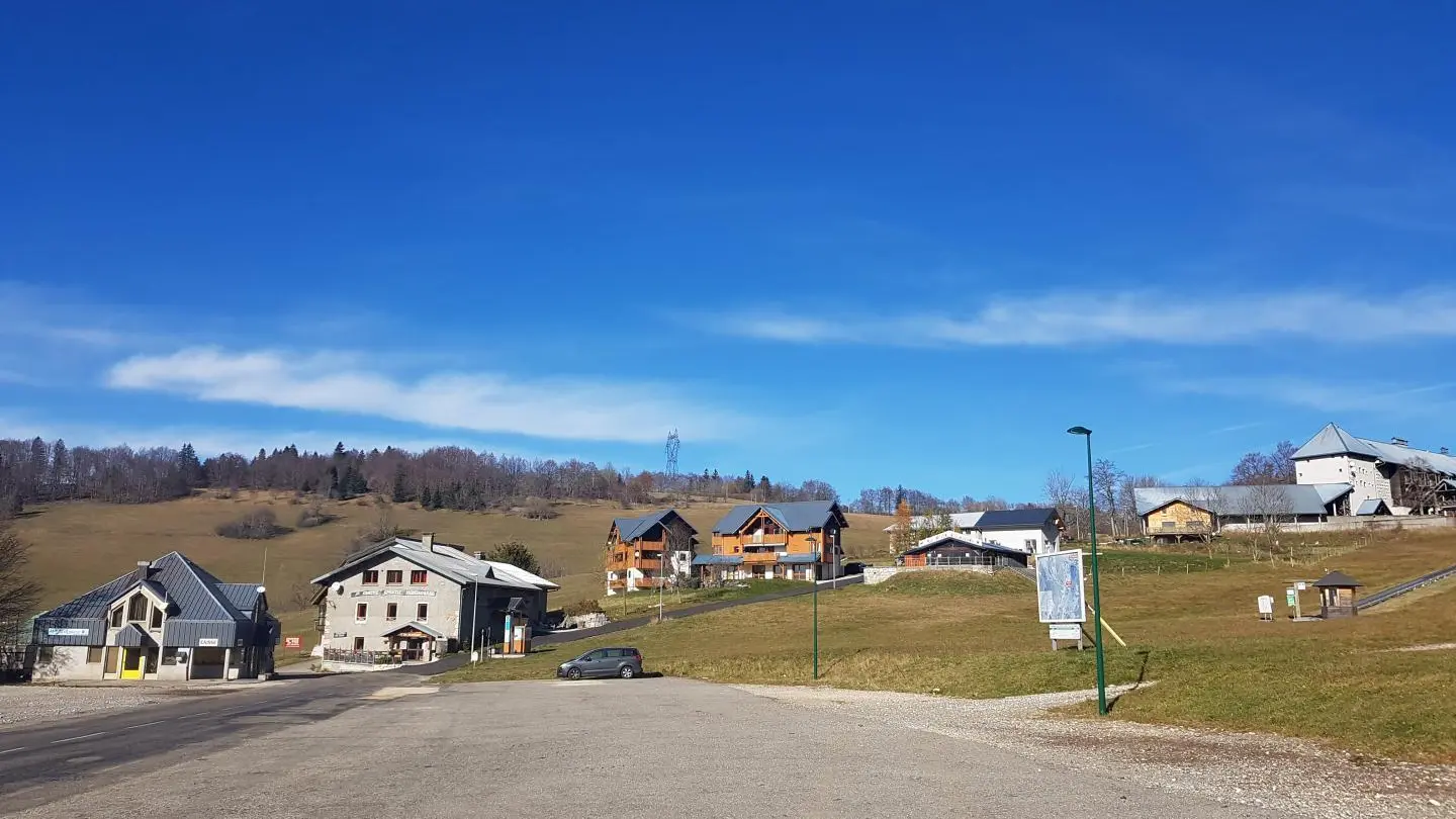 Arrivée au Hameau de Menthières