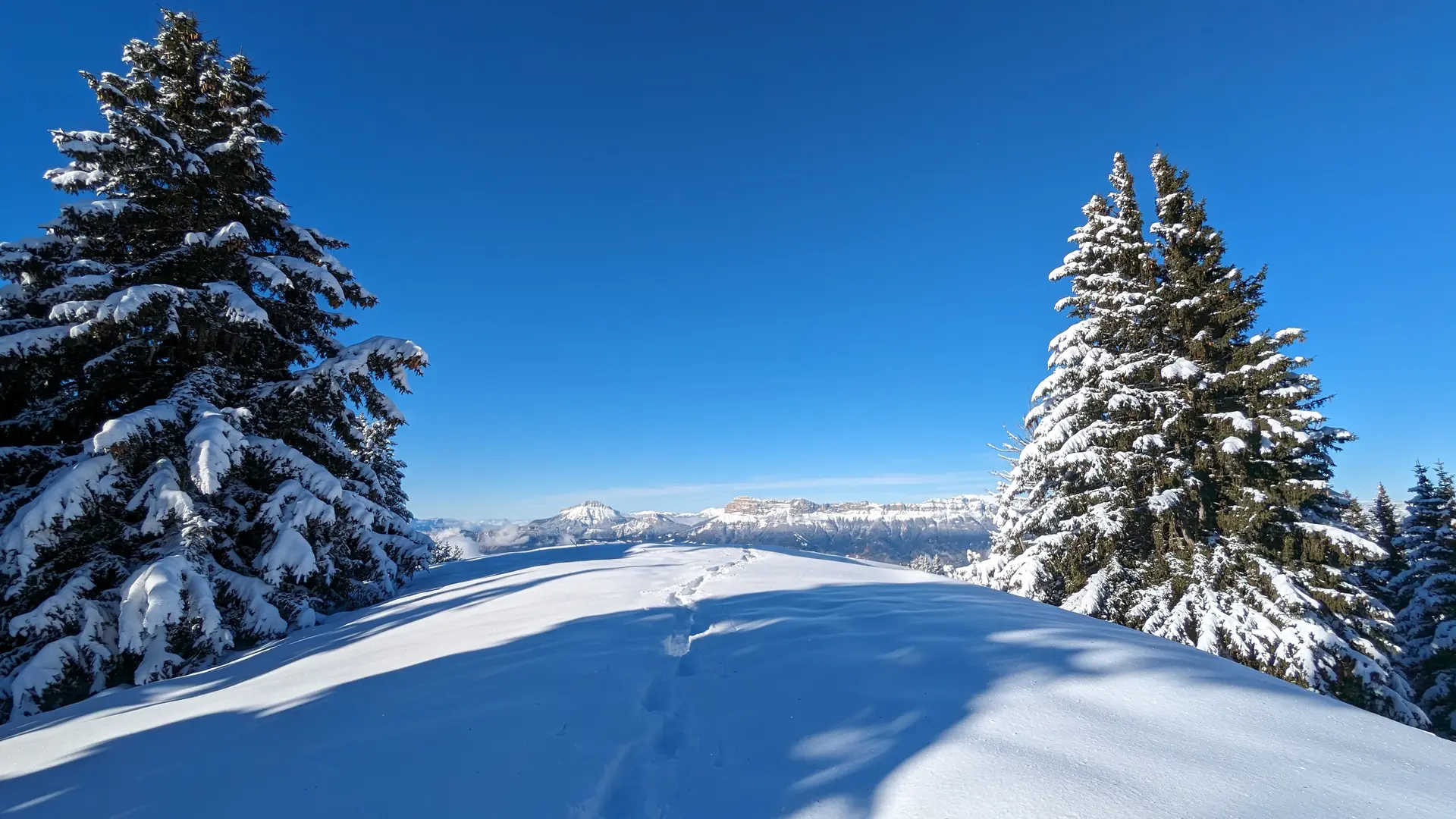 Balade en raquette depuis Pipay, à travers de somptueux paysages enneigés