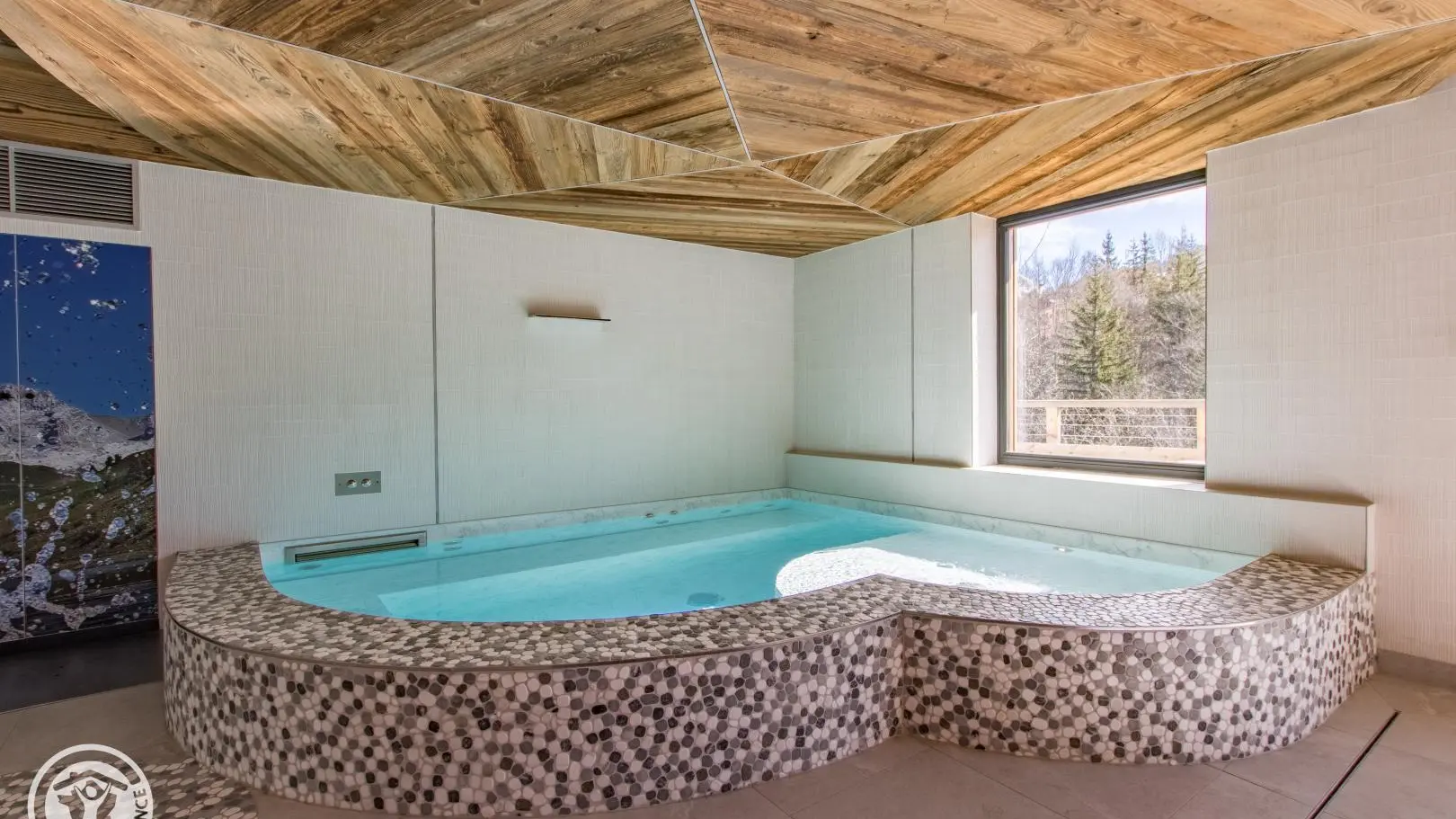 bassin ludique (cascade et buses massantes) 10m2