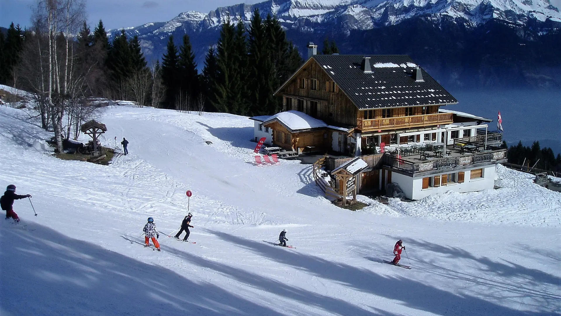 Le Refuge et piste de ski