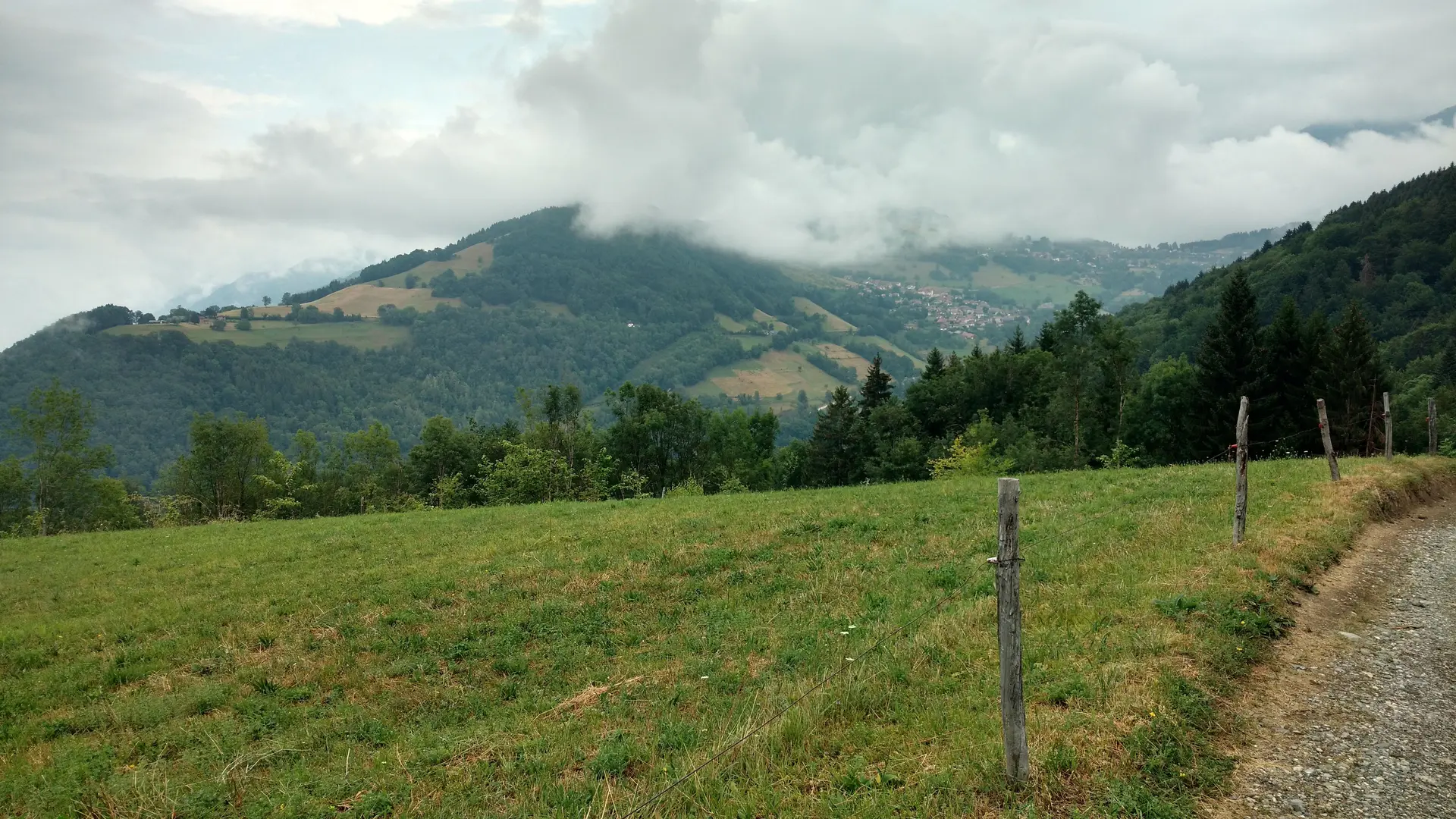 Vue sur le village des Adrets