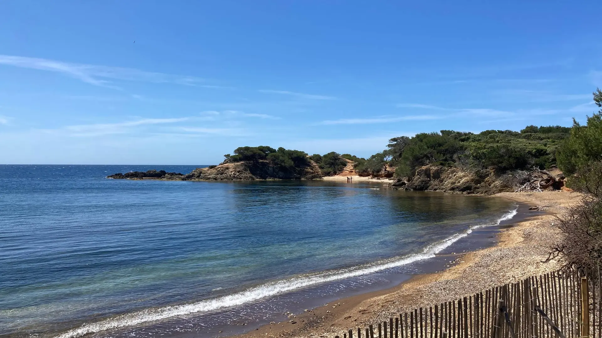 Plage noire de Porquerolles