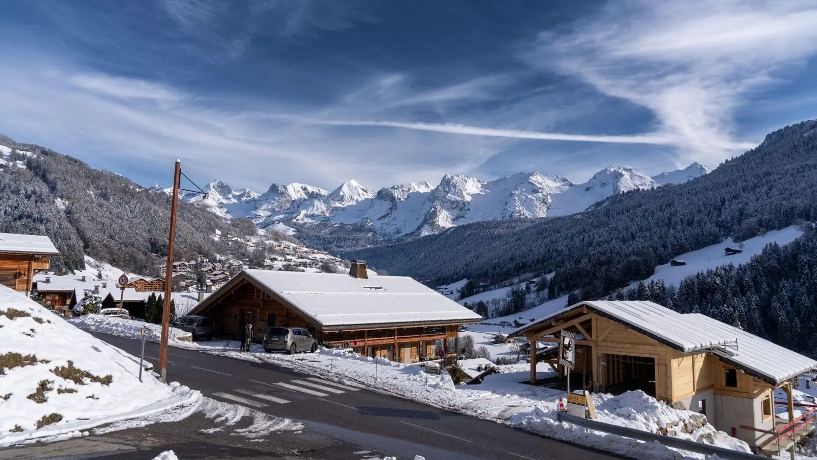 Appartement situé dans le chalet de gauche