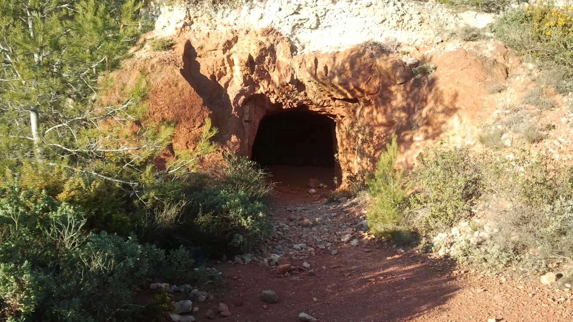 Aménagement dans la terre rouge