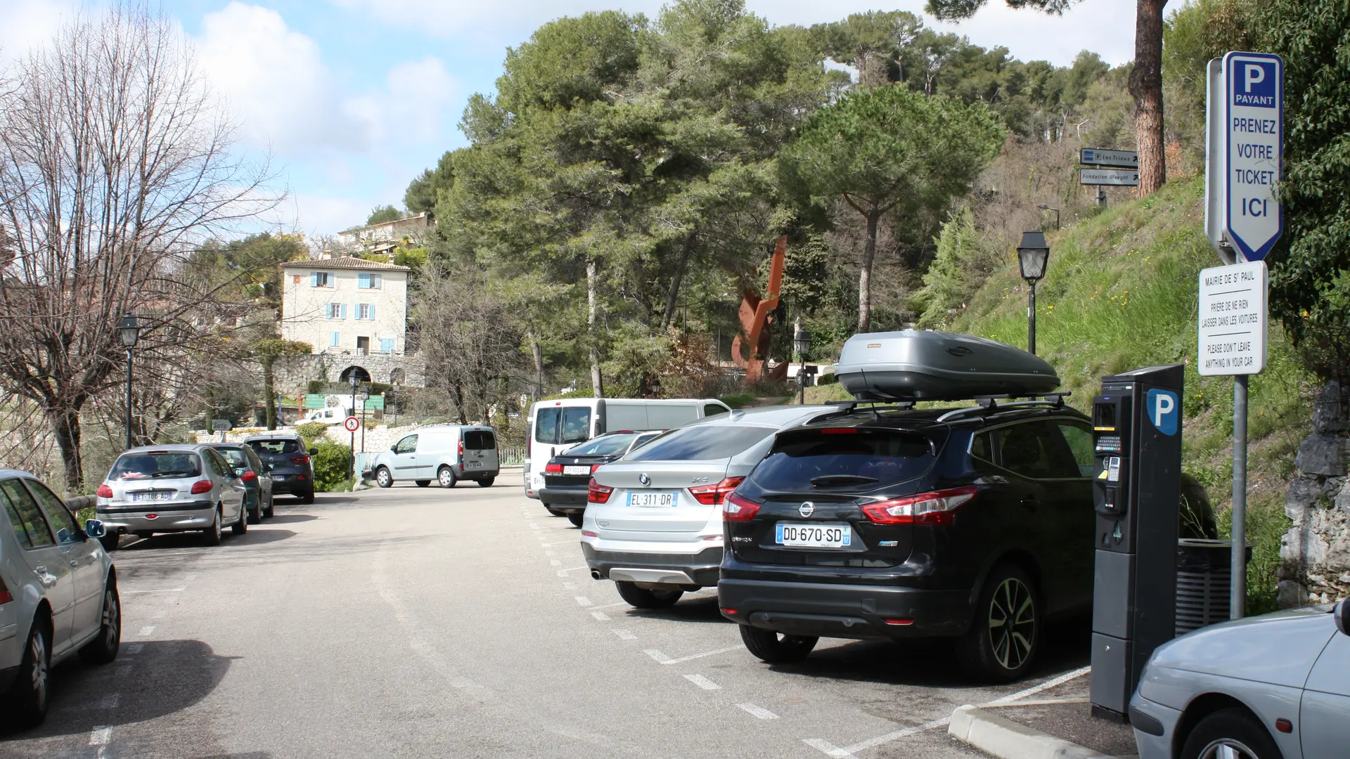Parking public Route des Serres
