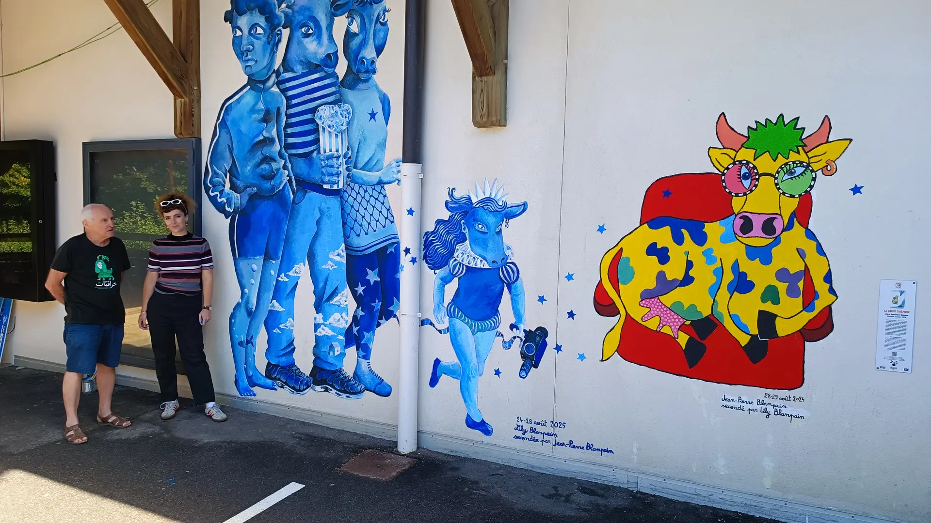 Art vache : fresque Les écrans bleus du cinéma_Le Grand-Bornand