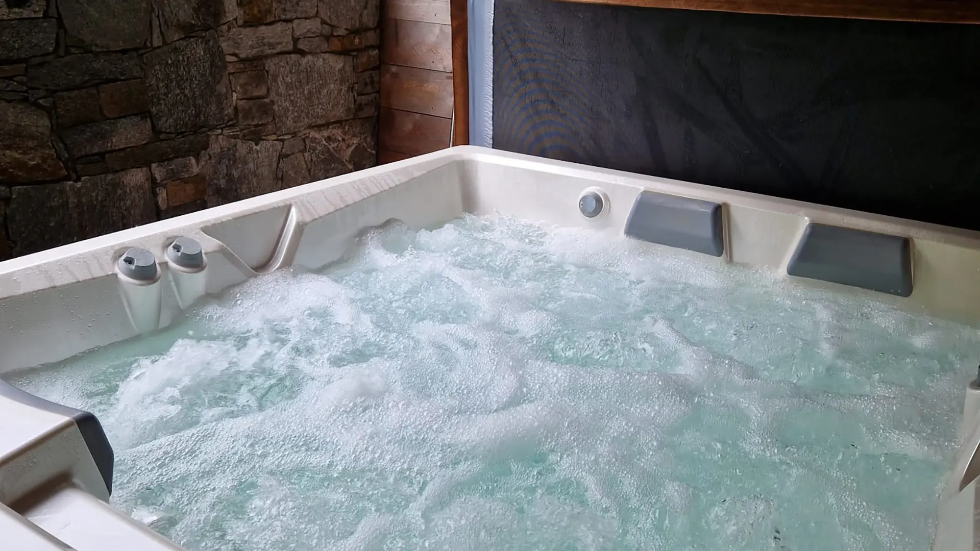Bain à remous sur la terrasse