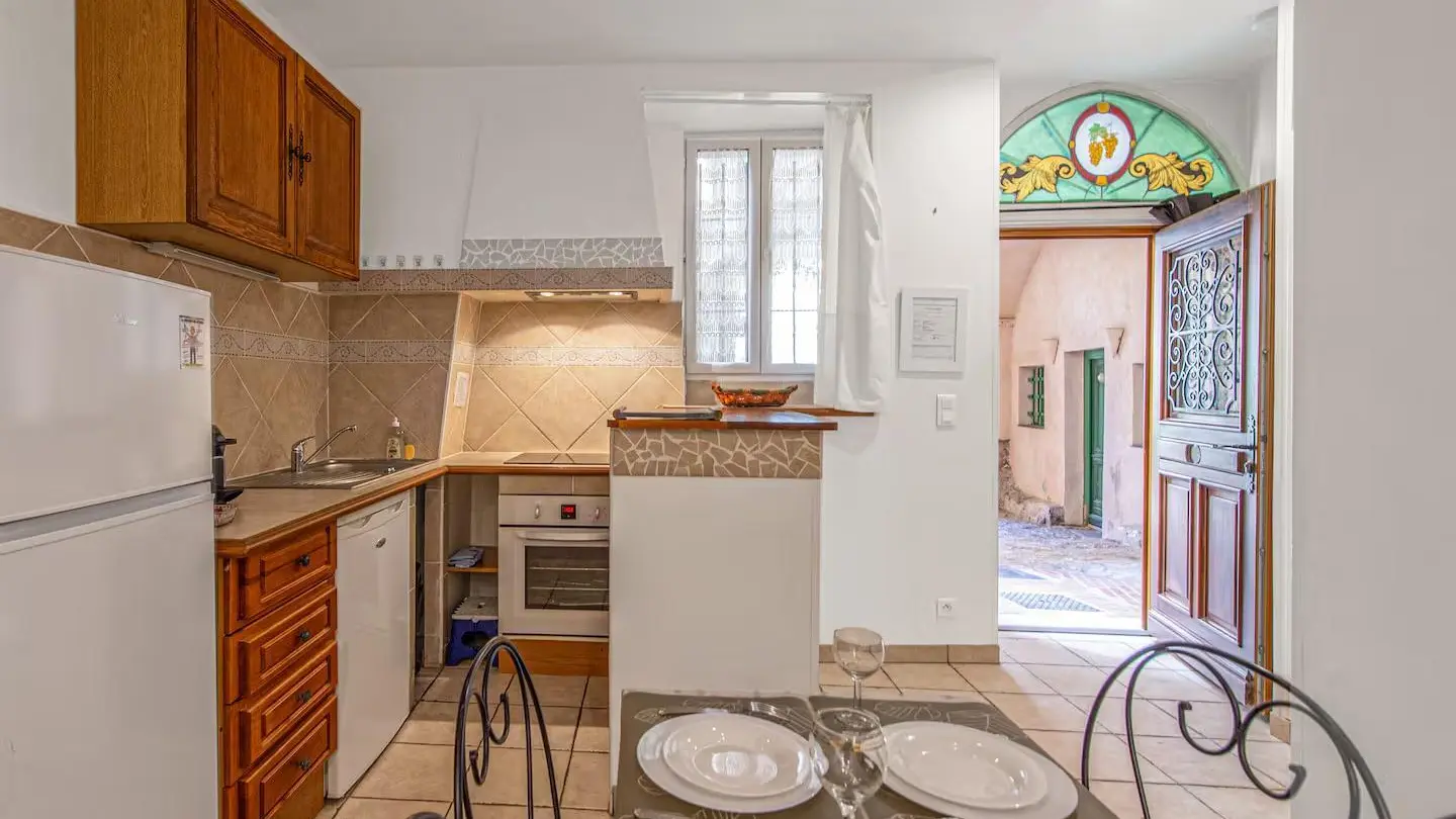 Le Du Guet-Espace repas/cuisine-La Turbie-Gîtes de France des Alpes-Maritimes