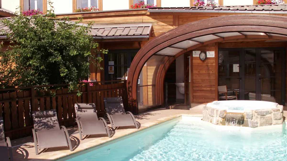 Hôtel Les Autanes à Ancelle - Piscine