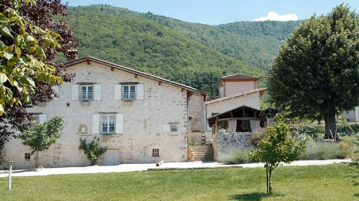 Vue de la maison et du jardin