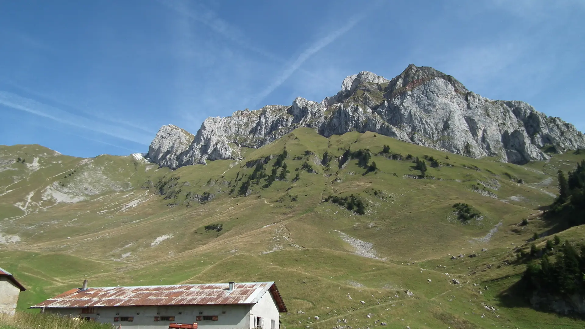 Vue sur les Cornettes depuis le hameau de Bise