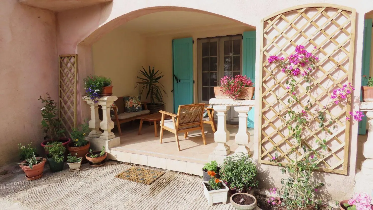 Terrasse Gîte La Rose et Le Loup Gîtes de France Alpes-Maritimes Speracedes