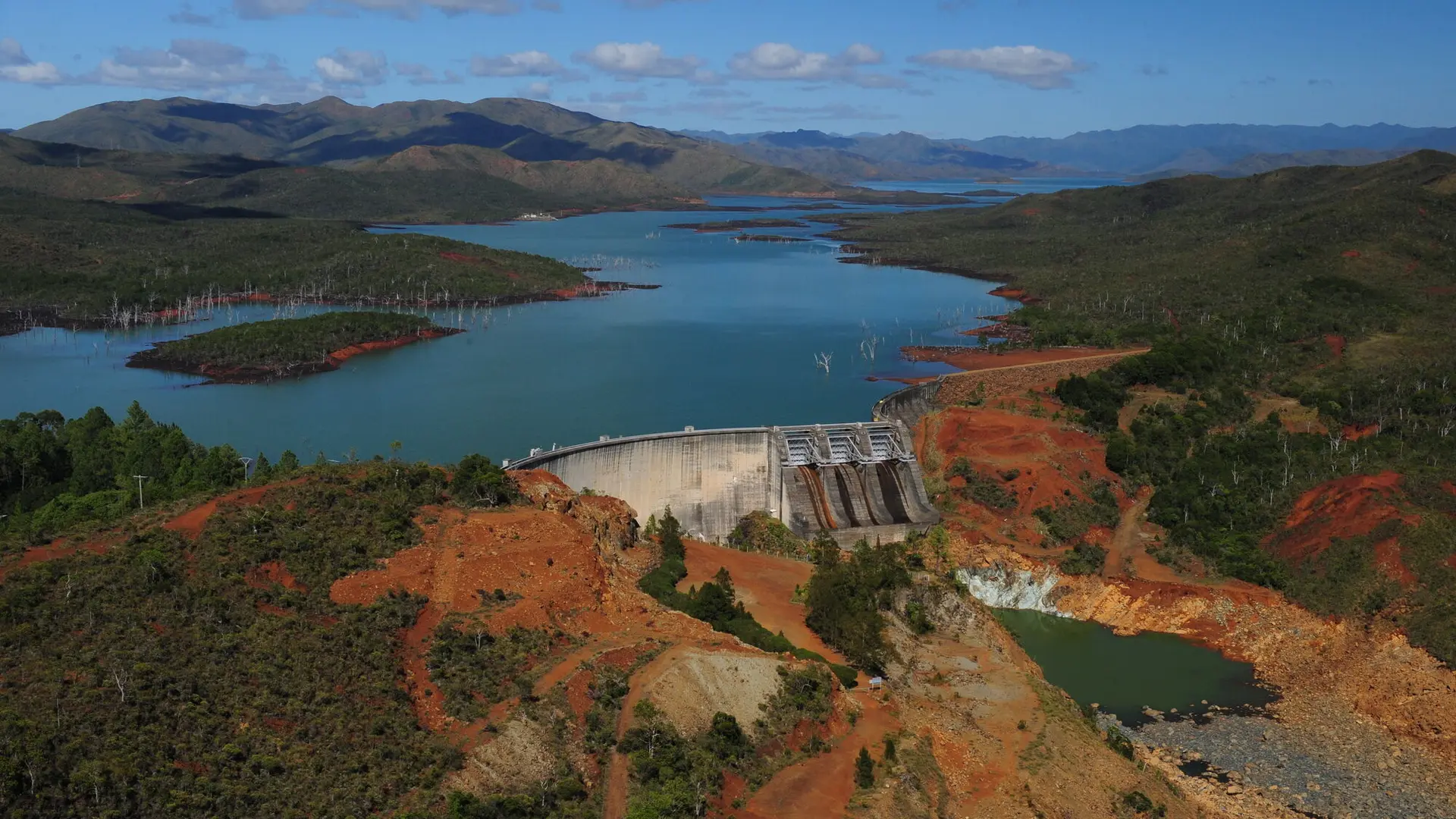 The Yaté Dam and the lake