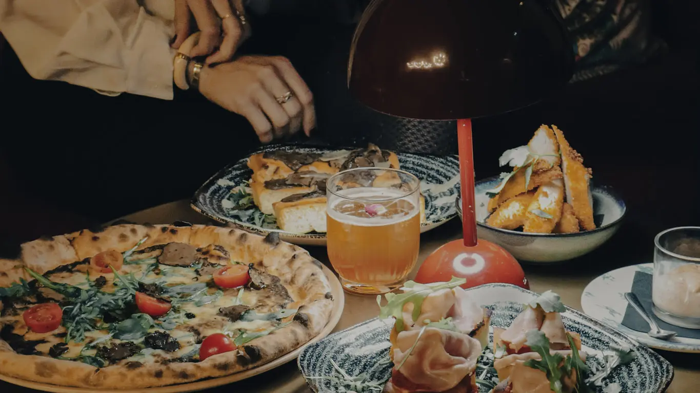 Pizzas, assiette de partage, bar zitto, restaurant port de nice, évènement anniversaire bar