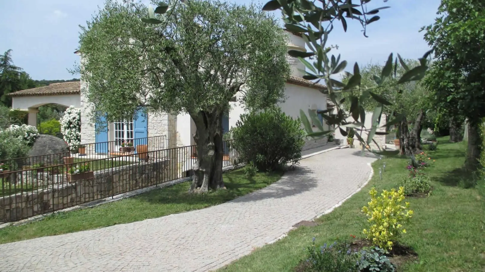 Gîte L'Emiliana à Roquefort les Pins Gîtes de France Alpes-Maritimes