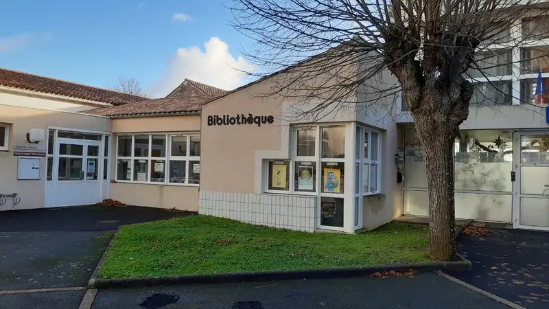 Entrée de la bibliothèque