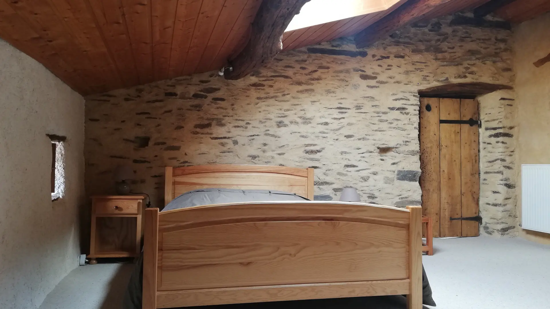 Chambre lit double + 2 lits simples