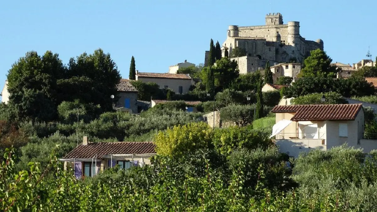 Vue sur le village du Barroux