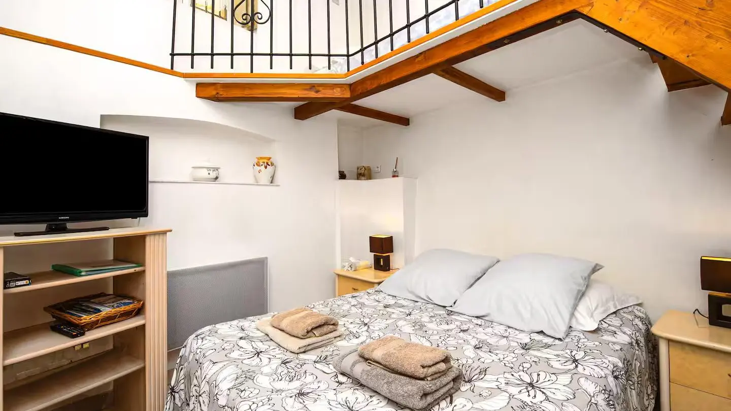 Le Du Guet-Espace nuit -La Turbie-Gîtes de France des Alpes-Maritimes