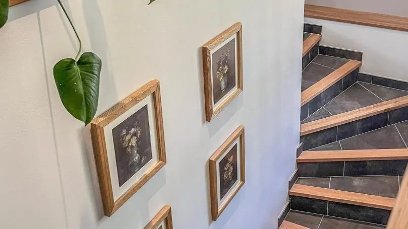 Escalier qui mène au deuxième étage