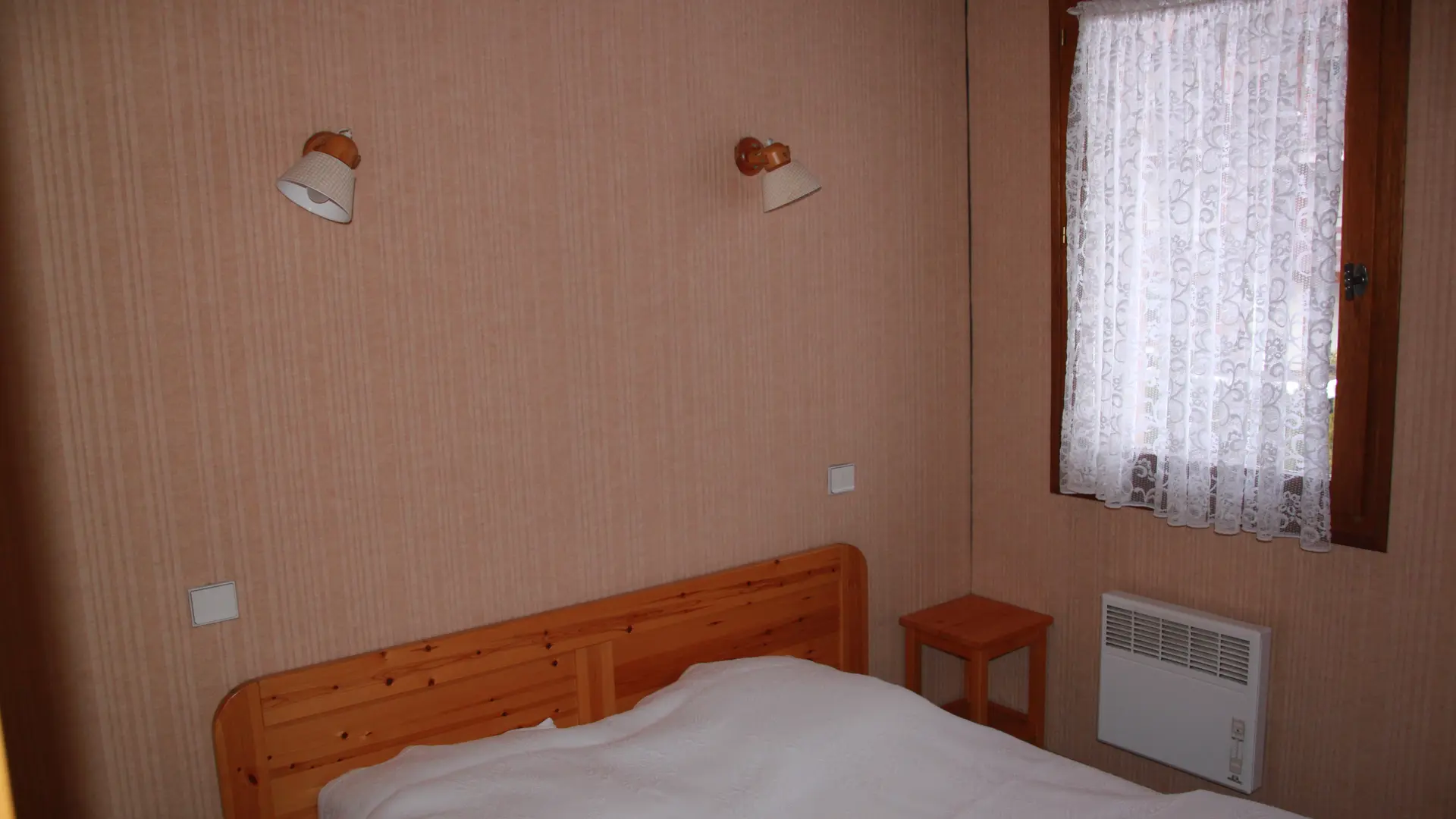Chambre avec lit double/Bedroom with a double bed-Cornillon A-Le Grand-Bornand