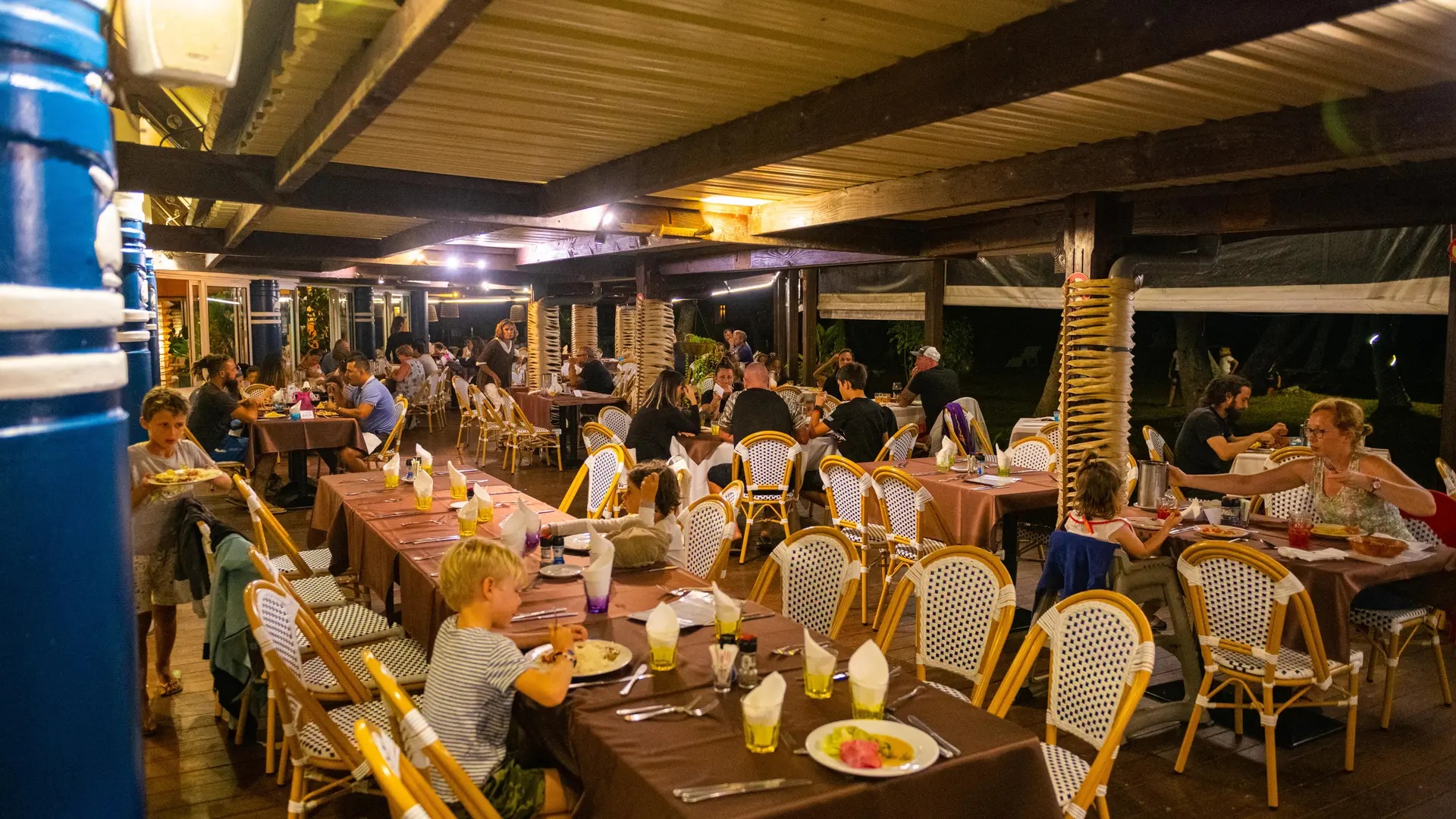 restaurant, koulnoué, soirée, ambiance, Hienghène